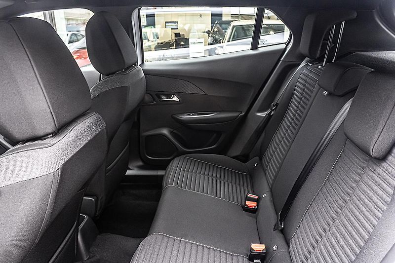 Peugeot 2008 (2026) 1,2 STYLE TURBO 100 S&S MAN6 - fotka 19 z 19