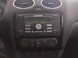 Ford Focus (2006) Ghia 1.6 16V, slušný stav - náhled 12