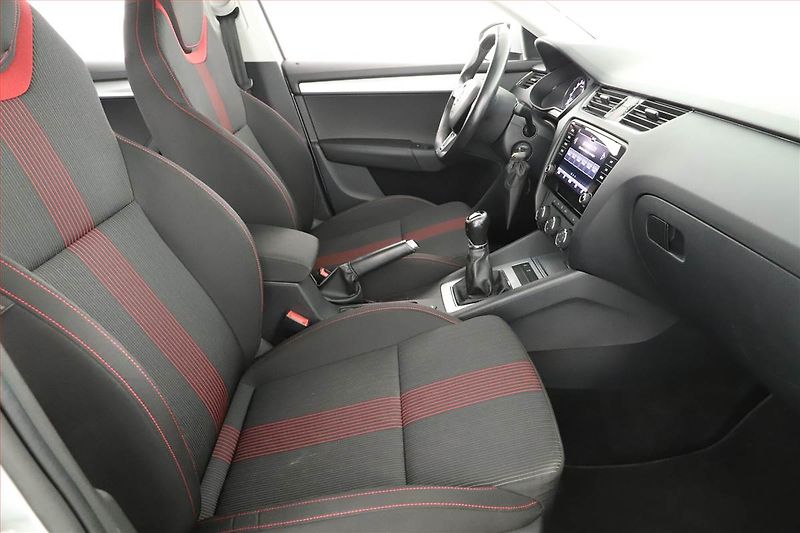 Škoda Octavia (2018) 1.6 TDI, Navi, Tempomat - fotka 7 z 13