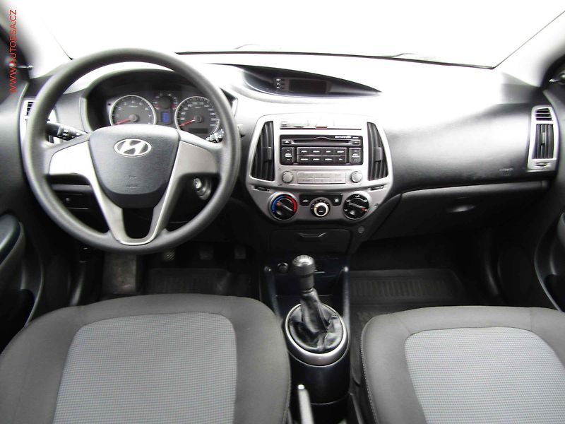 Hyundai i20 (2014) 1.2i, servis.kniha, AC - fotka 8 z 17