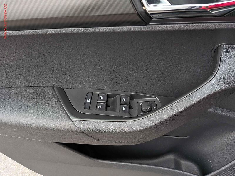 Škoda Karoq (2019) 2.0 TSi 4x4, 2.maj,ČR, Style - fotka 12 z 15