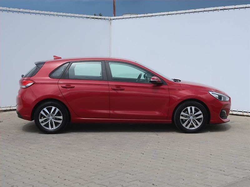 Hyundai i30 (2019) 1.4 CVVT, Tempomat - fotka 6 z 17