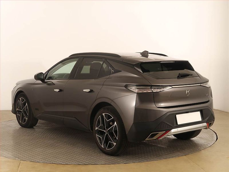 DS Automobiles DS4 (2022) 1.5 BlueHDi, Automat, Kůže - fotka 4 z 22