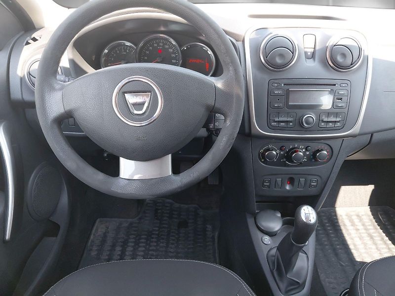 Dacia Logan (2014) 1.2 16V Arctica   - fotka 16 z 24