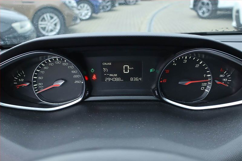 Peugeot 308 (2015) 2.0 BlueHDi, Serv.kniha, Navi - fotka 11 z 25