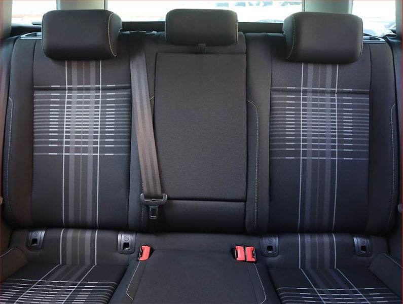 Volkswagen Golf (2015) 1.6 TDI, Navi, Xenony - fotka 10 z 20