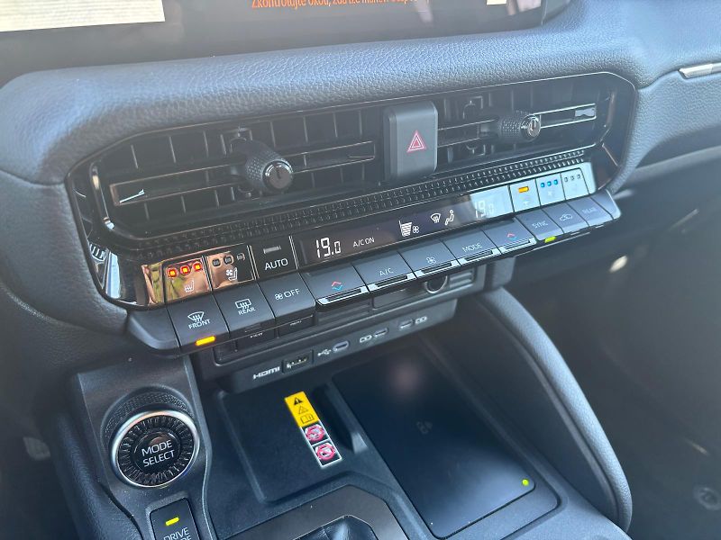 Toyota Land Cruiser 2.8 D-4D 6AT Invincible - fotka 21 z 30