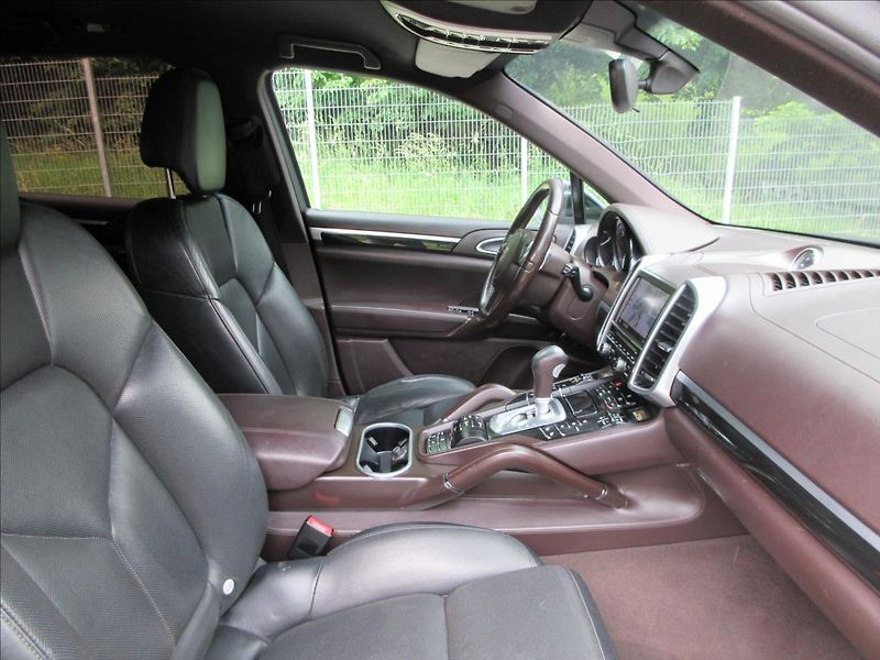 Porsche Cayenne 3,0 D, Navi, Kůže, 20ALU - fotka 13 z 33