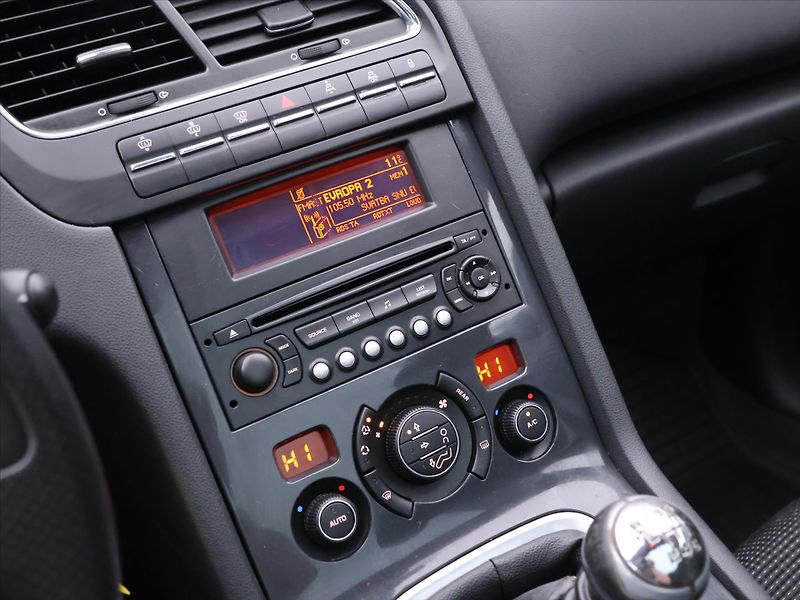 Peugeot 5008 2,0 HDI 110kW CZ Panorama - fotka 22 z 34