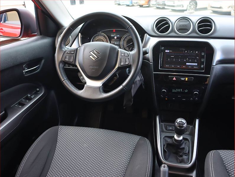 Suzuki Vitara (2022) 1.4 BoosterJet - fotka 7 z 18