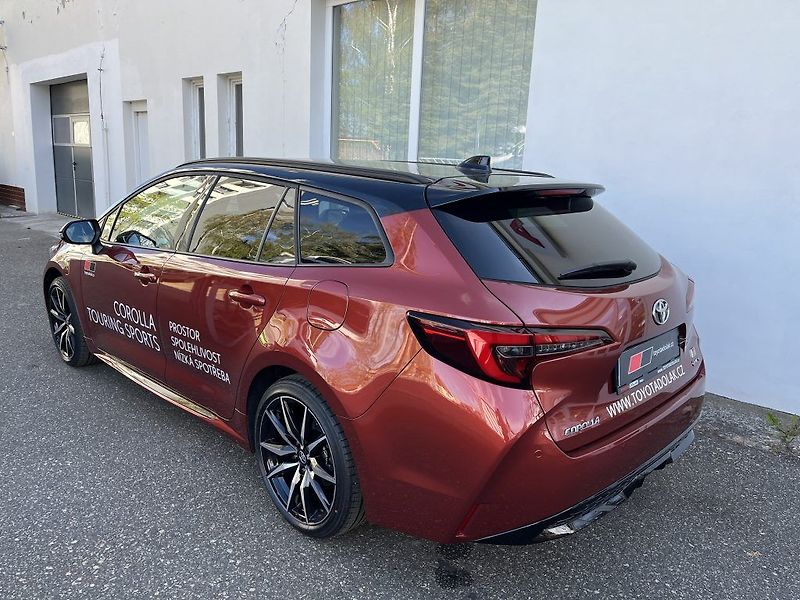 Toyota Corolla 2.0L HEV GR SPORT - fotka 5 z 29