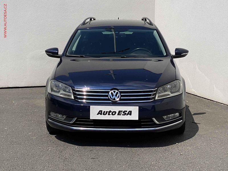 Volkswagen Passat (2011) 2.0 TDI, Comfortline, navi - fotka 2 z 19