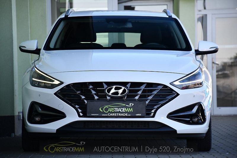 Hyundai i30 1.6CRDi NAVI KAMERA CARPLAY - fotka 8 z 48