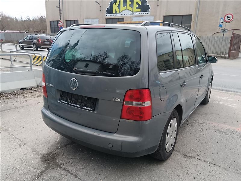 Volkswagen Touran 1,9 TDi Conceptline - fotka 9 z 17