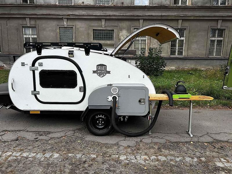 DIY karavan festival na Žižkárně v Českých Budějovicích. Dodávka Stanislava Vlažného.