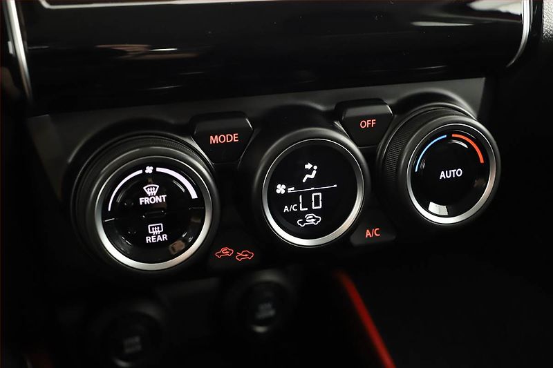 Suzuki Swift (2022) 1.4 BoosterJet Sport - fotka 11 z 16