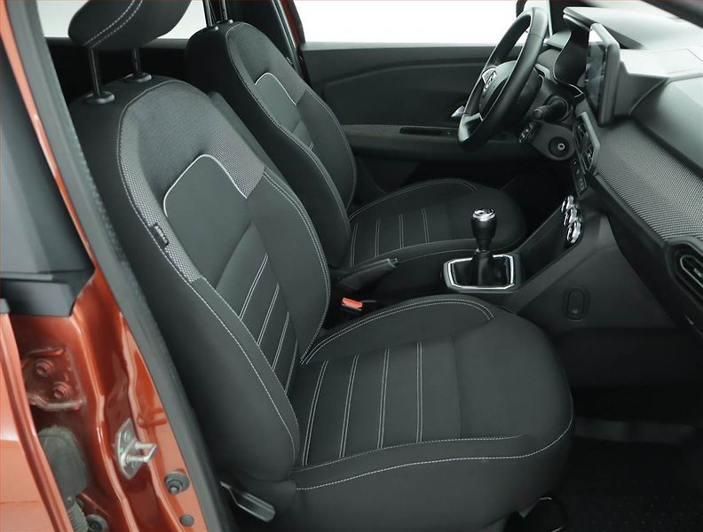 Dacia Jogger (2022) Comfort 1.0 TCe, 7 míst - fotka 9 z 17