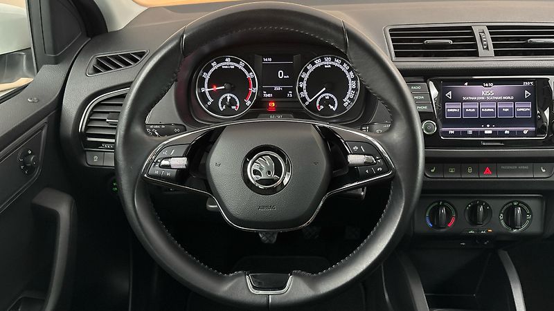 Škoda Fabia 1.0 TSI Ambition Combi - fotka 9 z 23