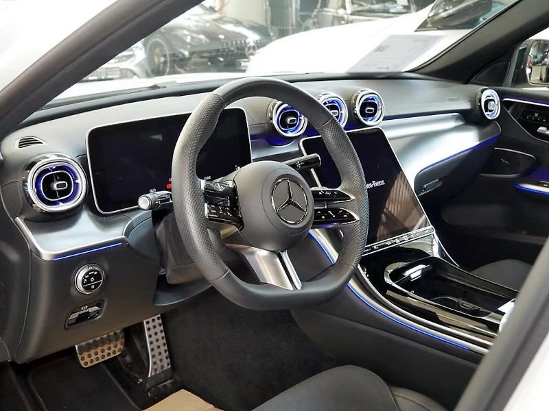 Mercedes-Benz Třídy C (2025) 300 4Matic AMG PANO 360 DISTRO - fotka 12 z 21