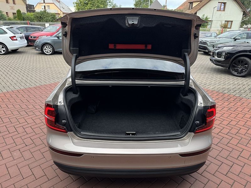 Volvo S60 (2024) 2.0i B4 Core Ad.LED Kamera - fotka 20 z 46