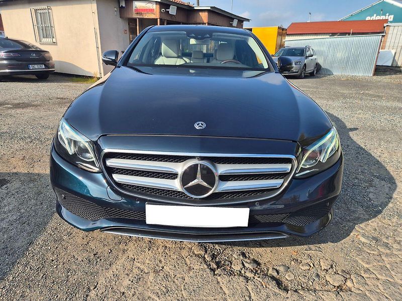 Mercedes-Benz Třídy E 4MATIC Avantgarde - fotka 2 z 28