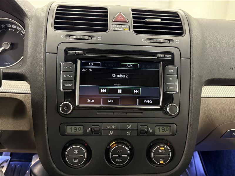 Volkswagen Golf 3,2 V6 4Motion R32 - fotka 16 z 23