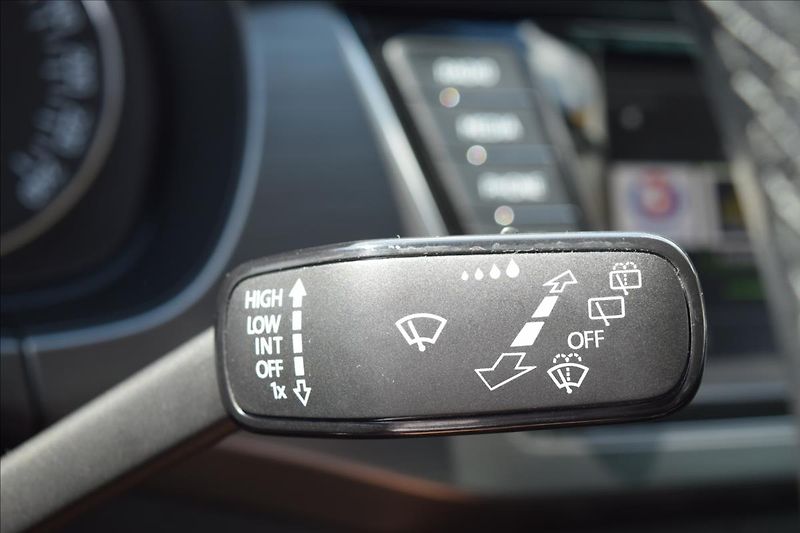 Škoda Fabia 1,2 TSI 66KW TOP VÝBAVA ALU - fotka 39 z 50
