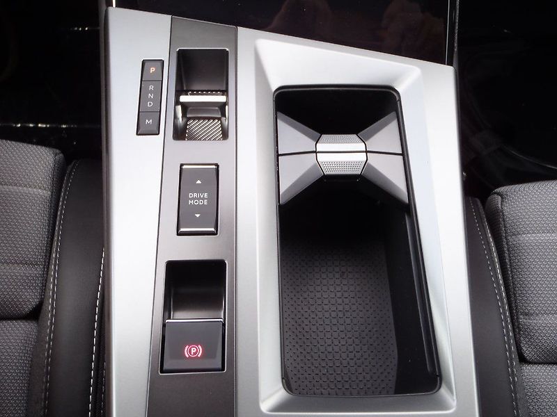 Opel Grandland Ultimate Hybrid 1.2T 107kW - fotka 25 z 37