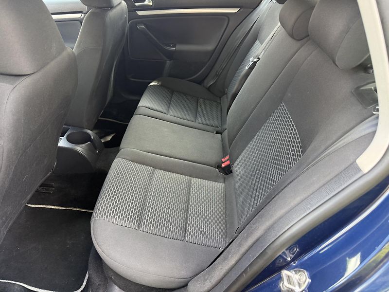 Volkswagen Golf 1,6TDI 77kW Klimatizace - fotka 14 z 18