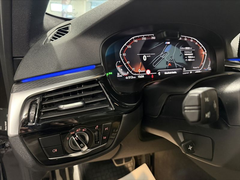 BMW Řada 5 3,0   530D M-PAKET PANO LASER - fotka 14 z 48