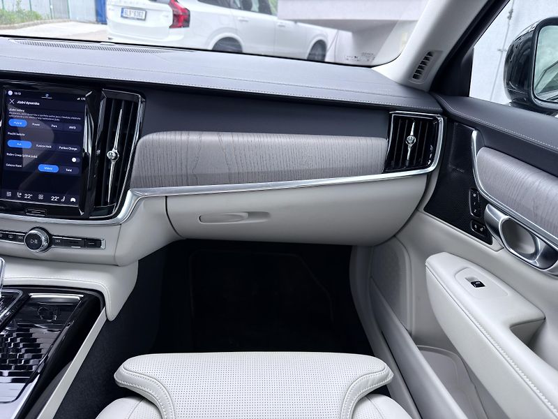 Volvo V90 T8 AWD ULTRA *VZDUCH* + kola - fotka 23 z 60