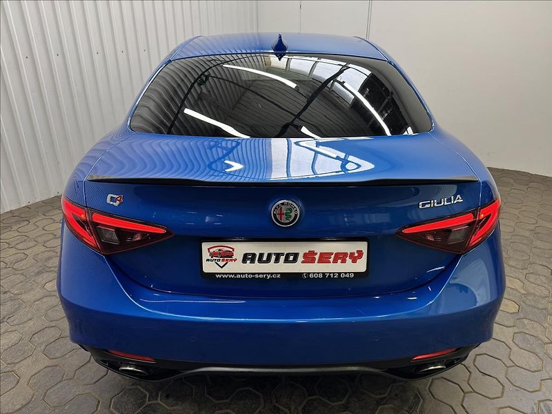 Alfa Romeo Giulia 206kW Q4 VELOCE 1.MAJITEL - fotka 7 z 39