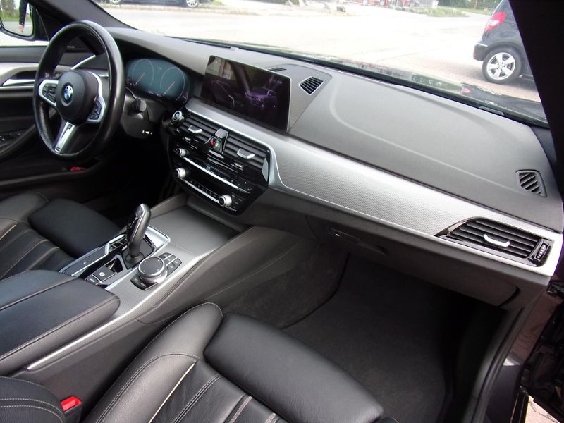 BMW Řada 5 (2019) 530D NAVI ALU NAVI M-PACKET - fotka 41 z 48