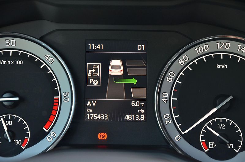Škoda Superb (2016) 2.0 TDi 140kW 4x4 L&K / 1.MAJ. - fotka 31 z 47