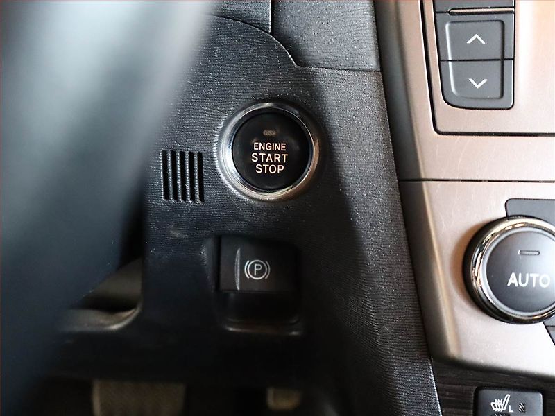 Toyota Avensis (2012) 1.8 Valvematic, Automat - fotka 18 z 18