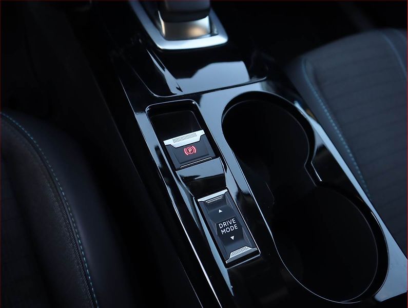 Peugeot 2008 (2021) Allure 50 kWh, SoH 91% - fotka 21 z 25