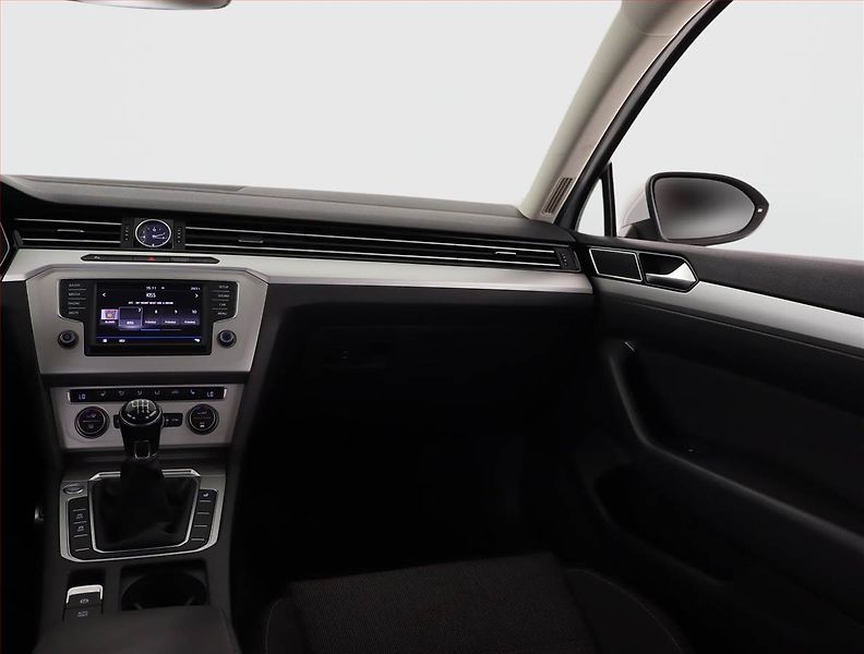 Volkswagen Passat (2017) Comfortline 1.8 TSI, ČR,1.maj - fotka 8 z 21