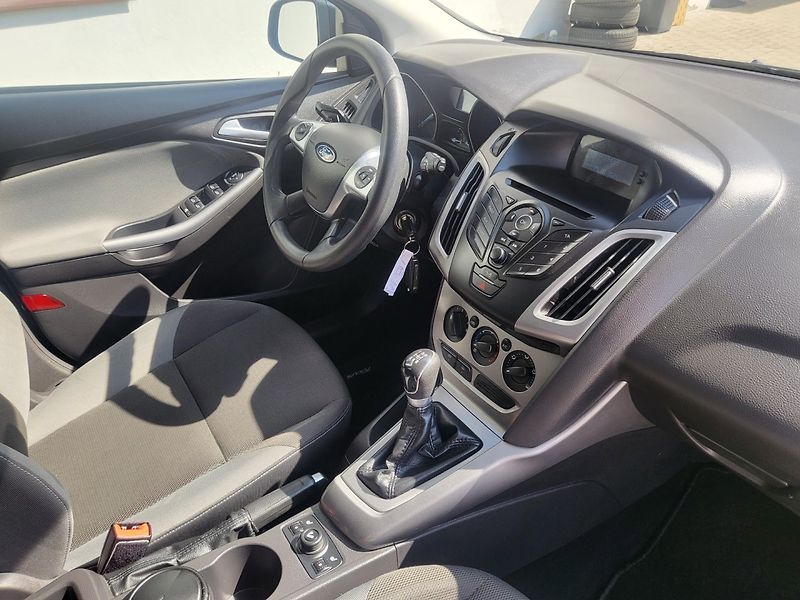 Ford Focus (2011) 1.6 i 16V Rozvody, Nová STK - fotka 18 z 23