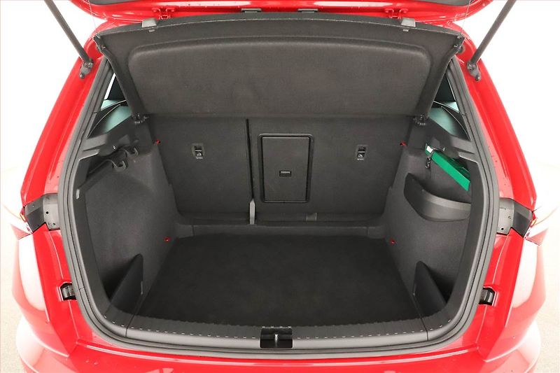 Škoda Karoq (2023) Sportline 1.5 TSI - fotka 19 z 20