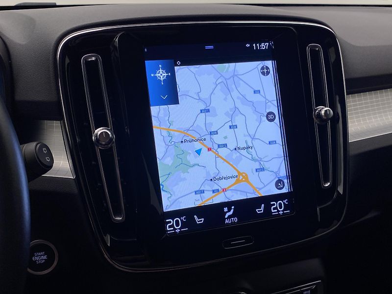 Volvo XC40 T3 MOMENTUM AUT REZERVACE - fotka 37 z 43