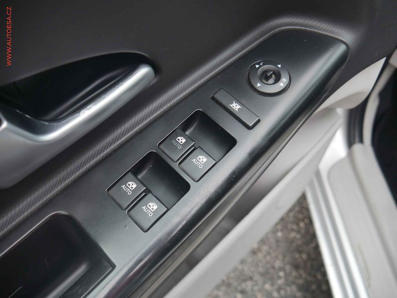 Kia Ceed (2008) 1.6CVVT, ČR, AC, TZ - fotka 11 z 21