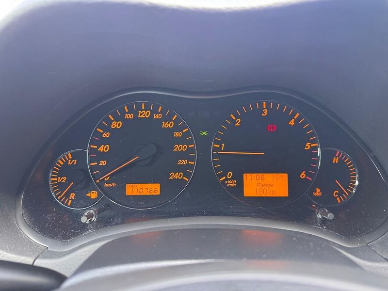 Toyota Avensis - fotka 10 z 11