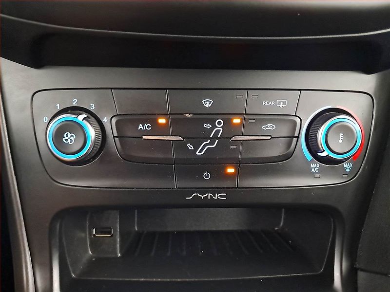 Ford Focus (2017) 1.6 i, Serv.kniha - fotka 13 z 19