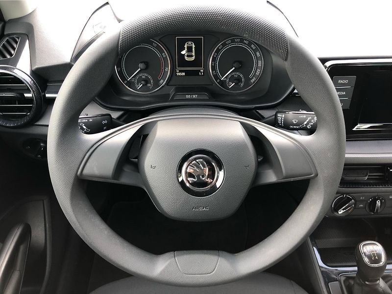 Škoda Fabia 1.0 MPi ACTIVE - fotka 17 z 28