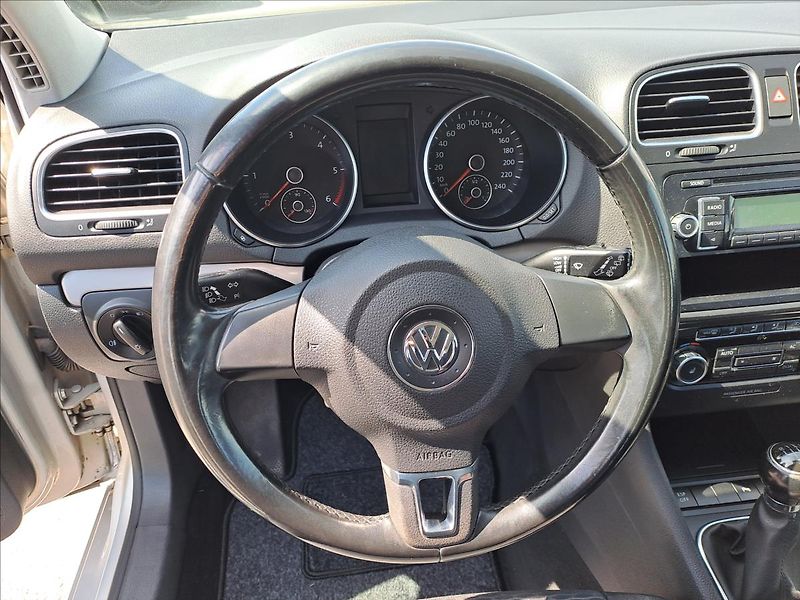 Volkswagen Golf 1,6 TDI DIGIKLIMA - fotka 11 z 14