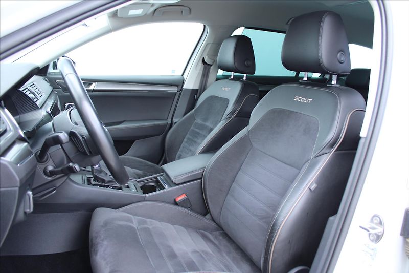 Škoda Superb 2.0 TDI SCOUT DSG ČR - fotka 10 z 31