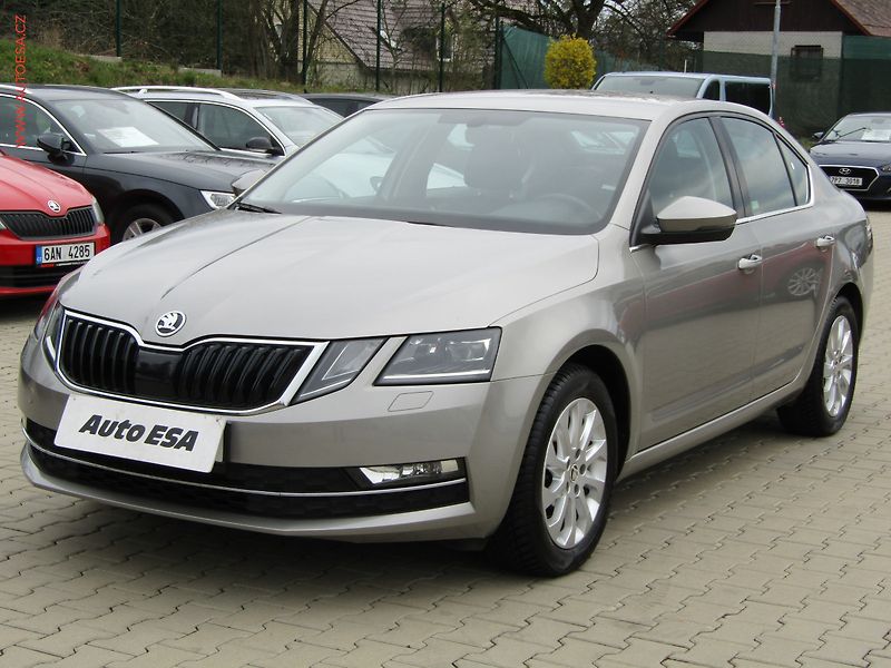 Škoda Octavia (2017) 1.6 TDi, 2.maj,ČR, Navi, LED - fotka 3 z 18