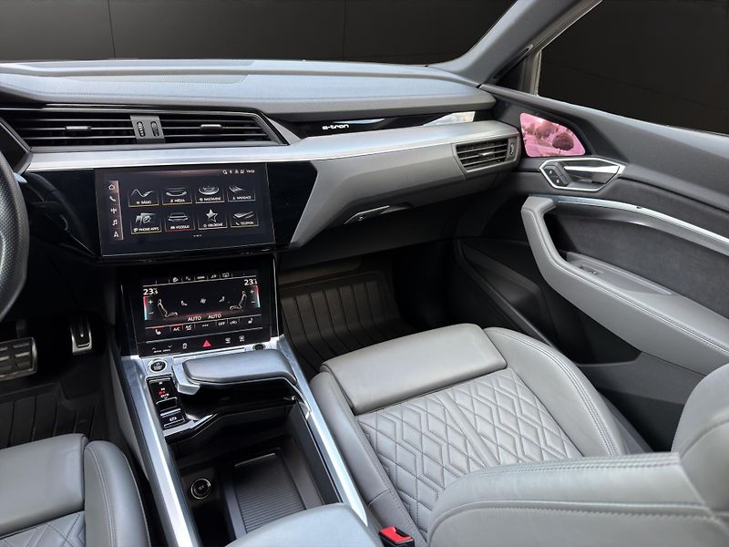 Audi Q8 e-tron (2023) 114 kWh  300 kW  SPORTBACK - fotka 16 z 27