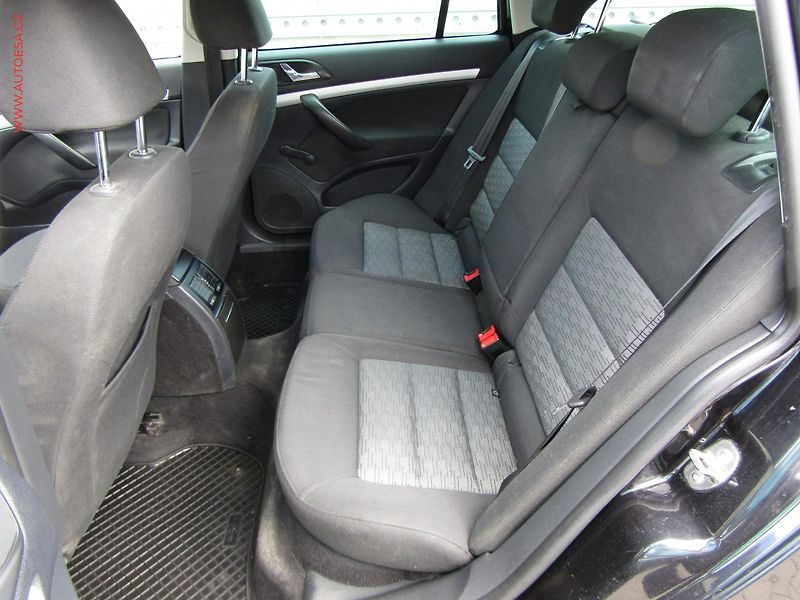 Škoda Octavia (2010) 1.6 TDi, AC, temp, tažné - fotka 10 z 20