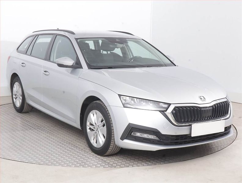 Škoda Octavia (2022) Ambition 2.0 TDI, ČR,1.maj - fotka 1 z 15
